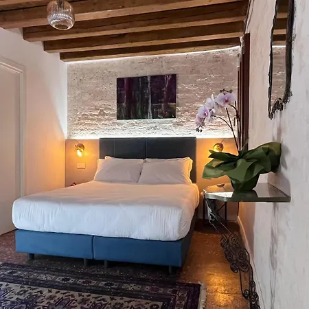 Casanova Hideaway